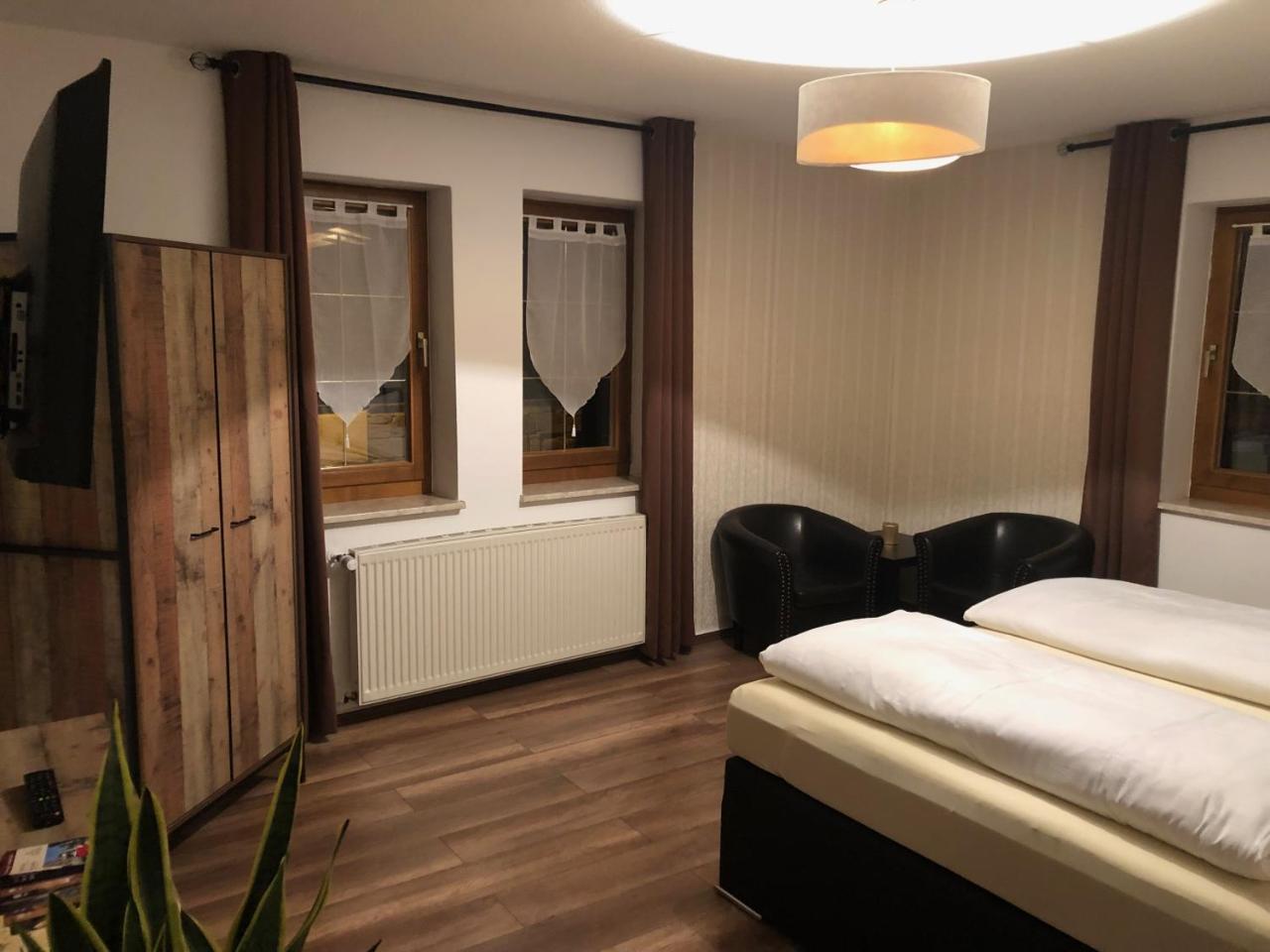 Hotel Garni Zum Rebstock Naumburg  Ngoại thất bức ảnh