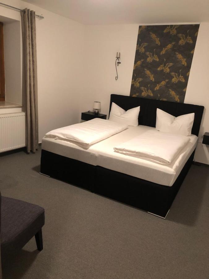 Hotel Garni Zum Rebstock Naumburg  Ngoại thất bức ảnh